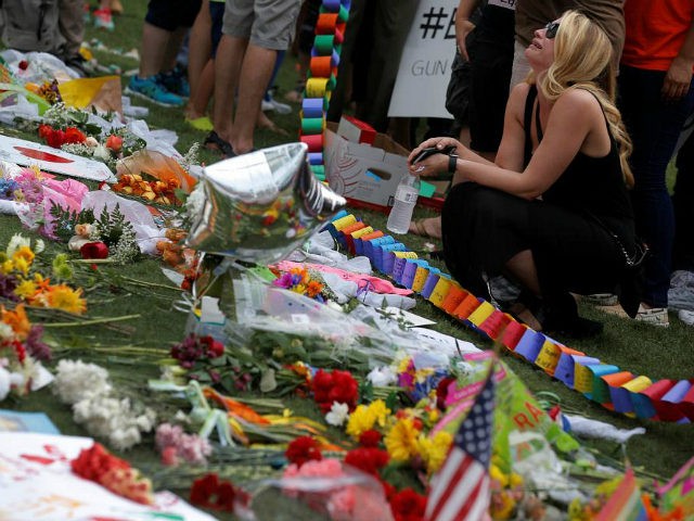 people-mourn-orlando-pulse-terrorist-attack-memorial-reuters-640x480